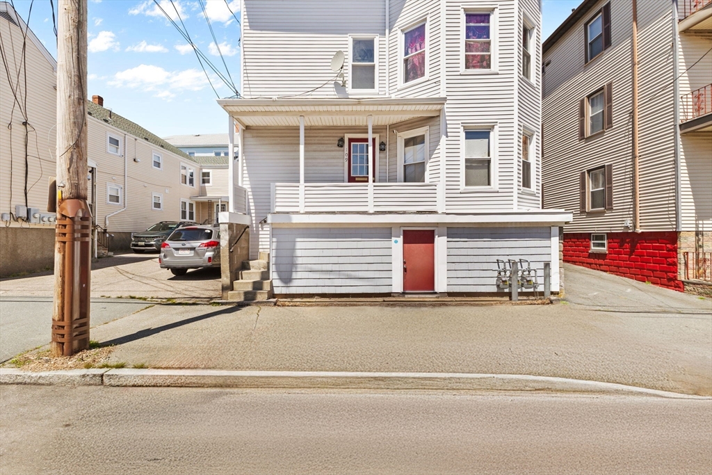 2 bed, 1 bath apartment for rent at 109 Davis St Unit 1, New Bedford — photo 2 of 21