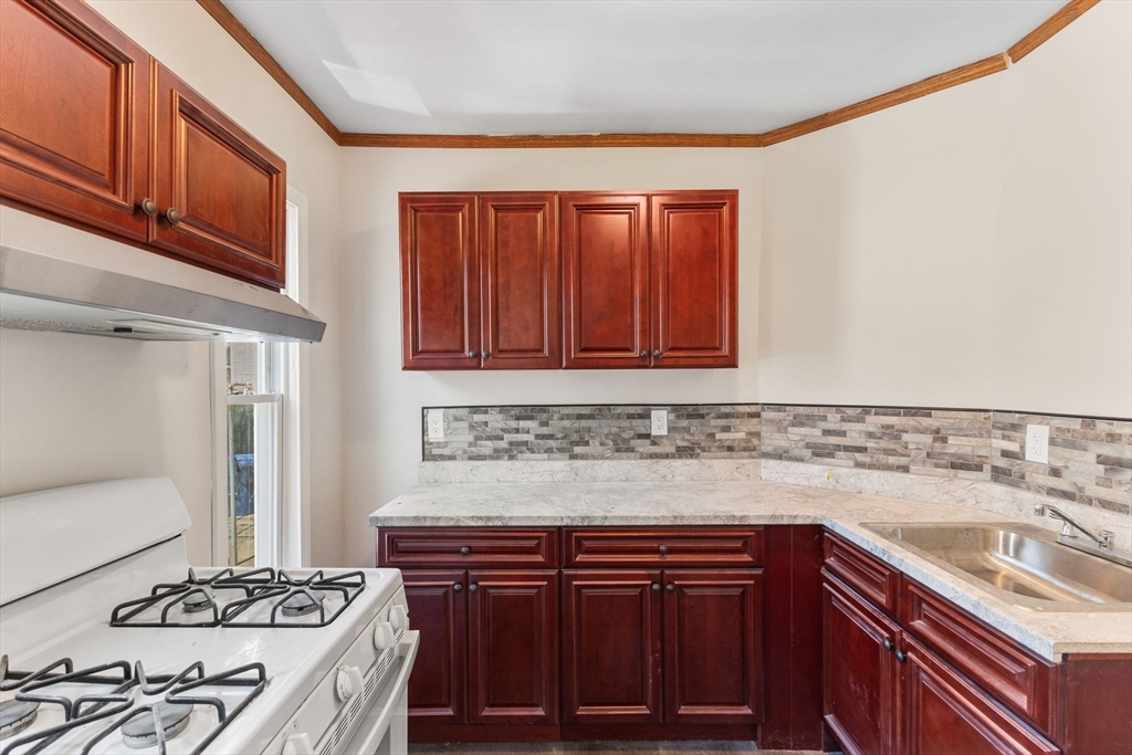 2 bed, 1 bath apartment for rent at 109 Davis St Unit 1, New Bedford — photo 3 of 21