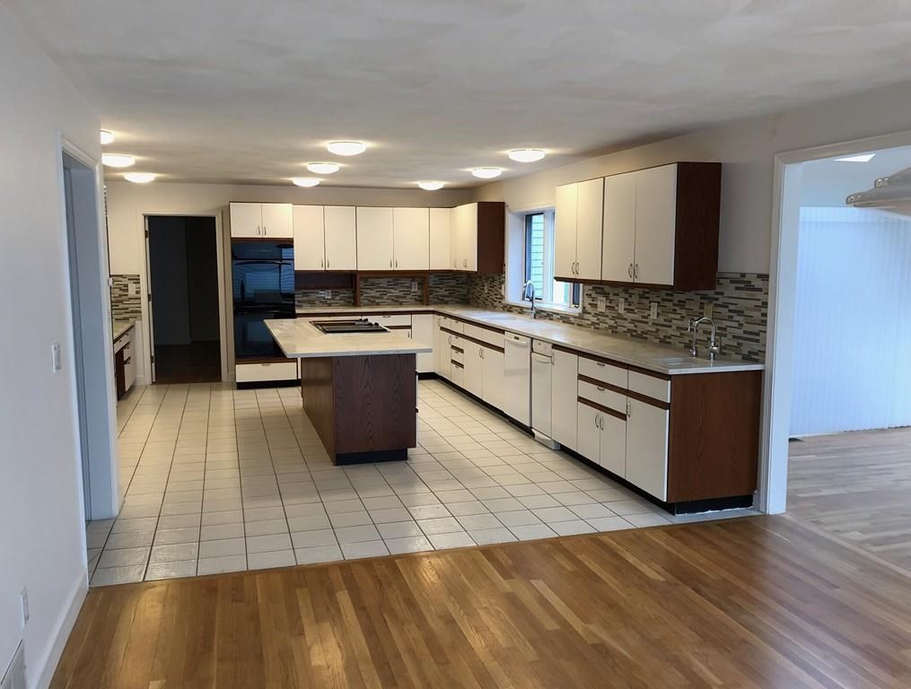 5 bed, 4+ bath apartment for rent at 109 East Emerson Unit 0, Lexington — photo 3 of 17
