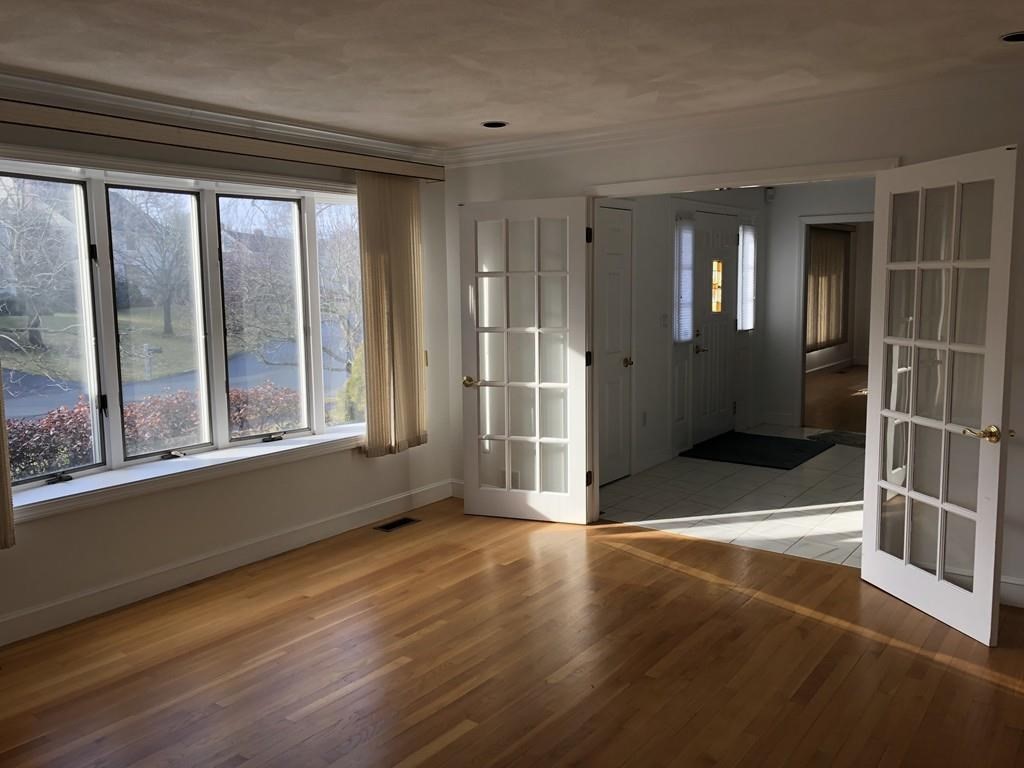 5 bed, 4+ bath apartment for rent at 109 East Emerson Unit 0, Lexington — photo 6 of 17