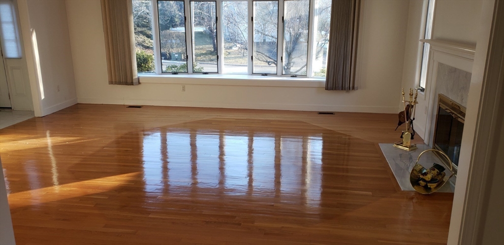 5 bed, 4+ bath apartment for rent at 109 East Emerson Unit 0, Lexington — photo 15 of 17