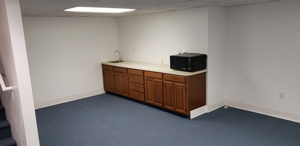 5 bed, 4+ bath apartment for rent at 109 East Emerson Unit 0, Lexington — photo 10 of 17