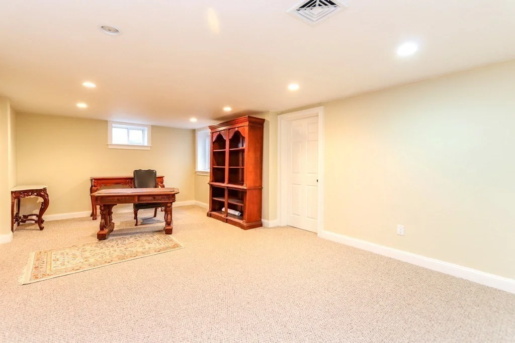 4 bed, 3 bath apartment for rent at 109 Farwell St Unit 109, Nonantum — photo 16 of 20