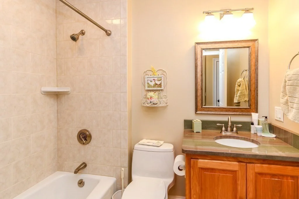 4 bed, 3 bath apartment for rent at 109 Farwell St Unit 109, Nonantum — photo 11 of 20