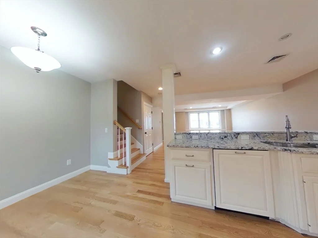 4 bed, 3 bath apartment for rent at 109 Farwell St Unit 109, Nonantum — photo 5 of 20