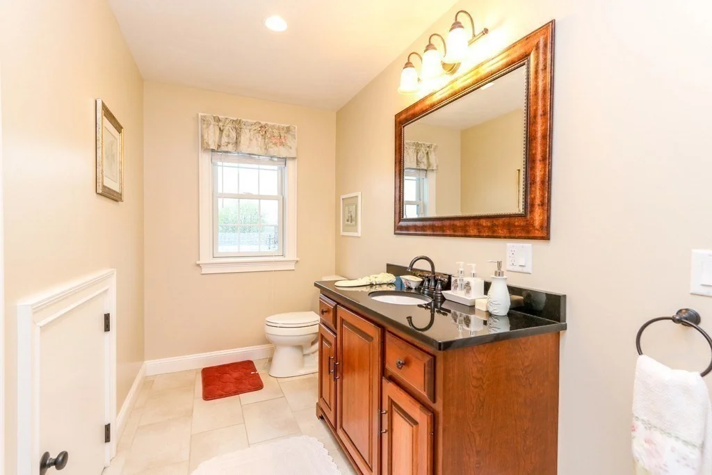 4 bed, 3 bath apartment for rent at 109 Farwell St Unit 109, Nonantum — photo 6 of 20