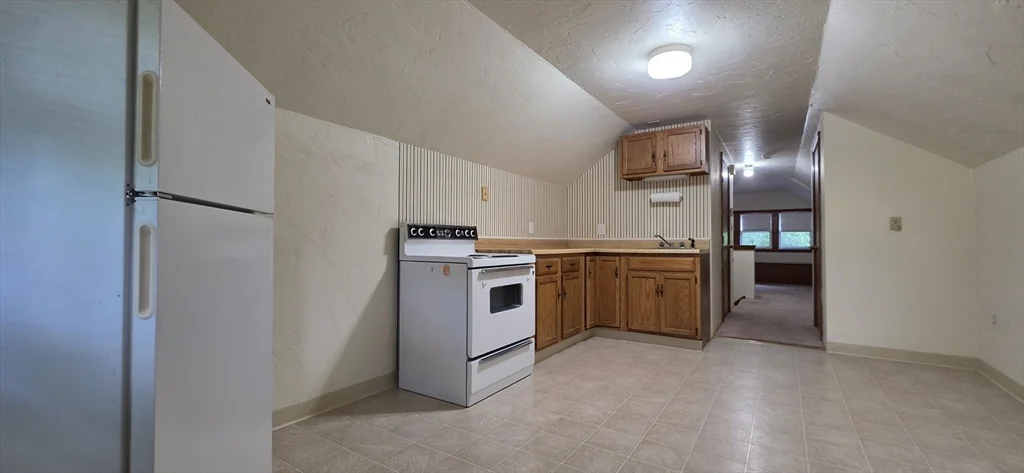 Studio bed, 1 bath apartment for rent at 109 Green Hill Pkwy Unit 2, Worcester — photo 5 of 23