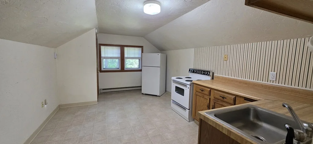Studio bed, 1 bath apartment for rent at 109 Green Hill Pkwy Unit 2, Worcester — photo 2 of 23
