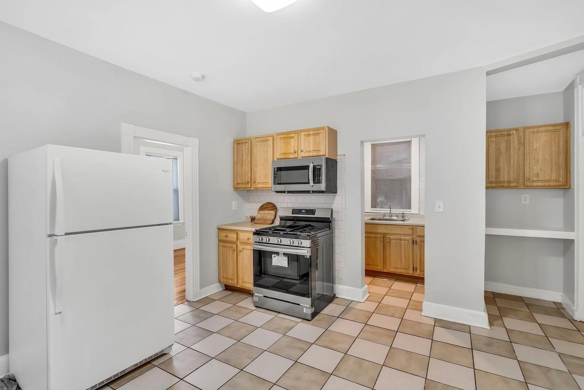 3 bed, 1 bath apartment for rent at 109 Harrishof St Unit 1, Roxbury — photo 2 of 18
