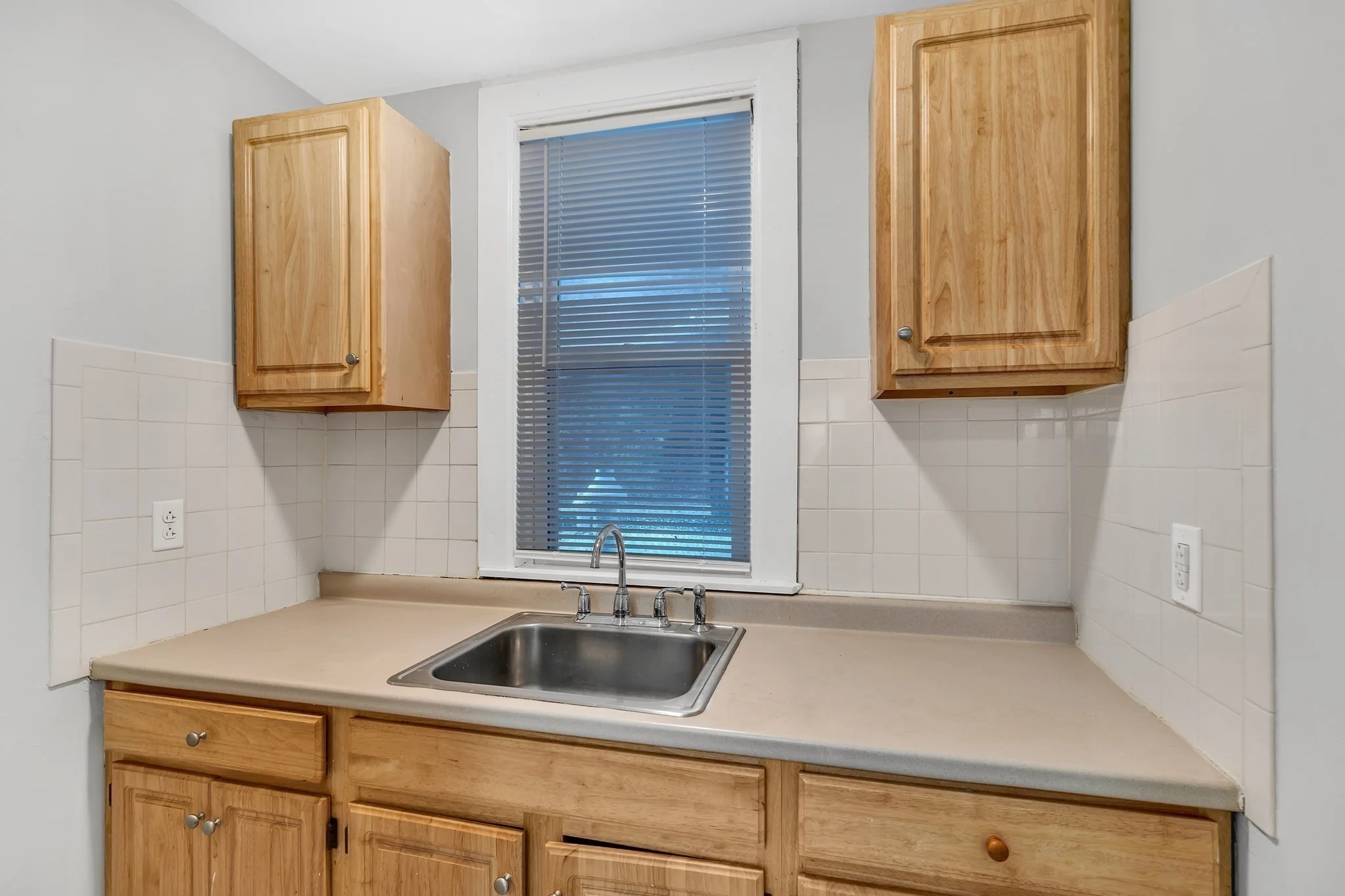 3 bed, 1 bath apartment for rent at 109 Harrishof St Unit 1, Roxbury — photo 3 of 18