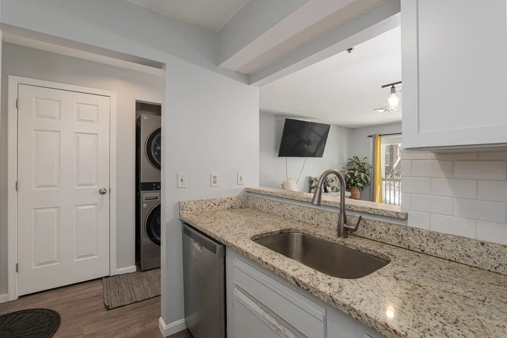 1 bed, 1 bath apartment for rent at 109 Hunters Run Pl Unit 109, Haverhill — photo 6 of 14