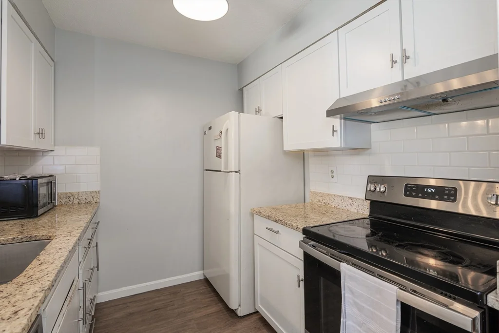 1 bed, 1 bath apartment for rent at 109 Hunters Run Pl Unit 109, Haverhill — photo 8 of 14