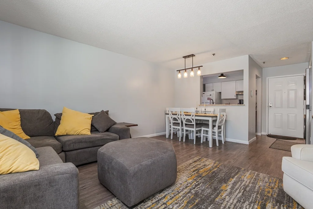 1 bed, 1 bath apartment for rent at 109 Hunters Run Pl Unit 109, Haverhill — photo 4 of 14
