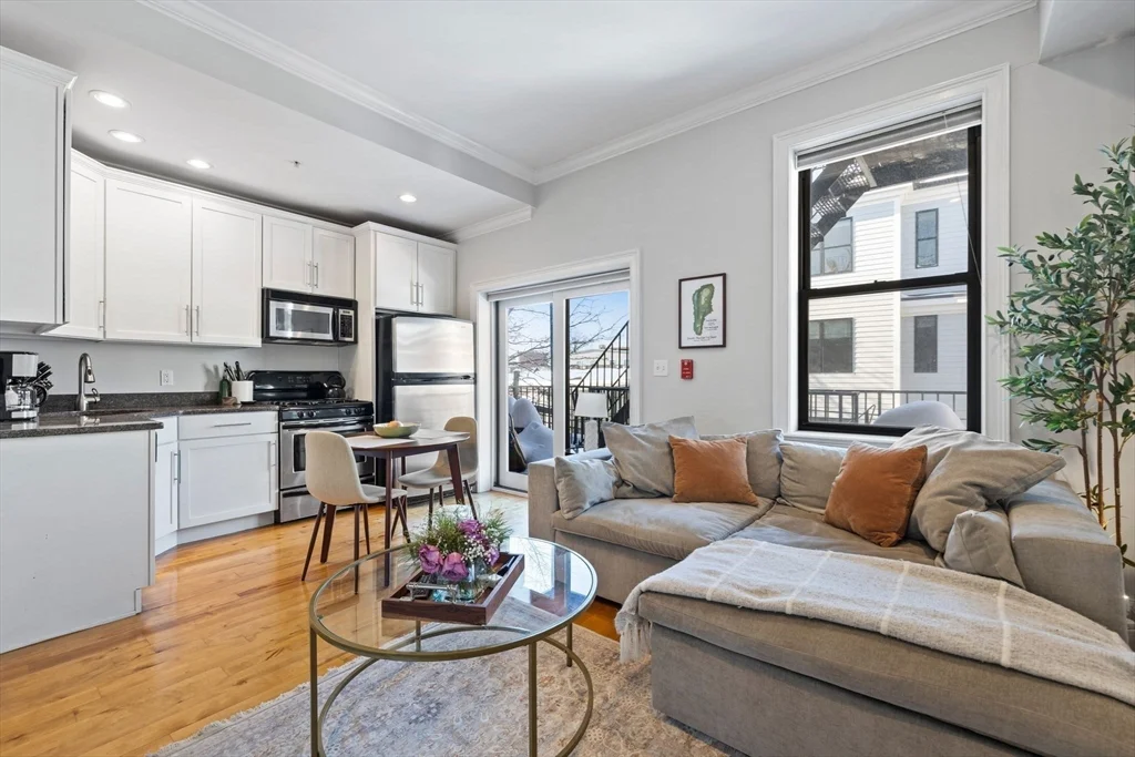 1 bed, 1 bath apartment for rent at 109 N St Unit 3, South Boston — photo 6 of 19