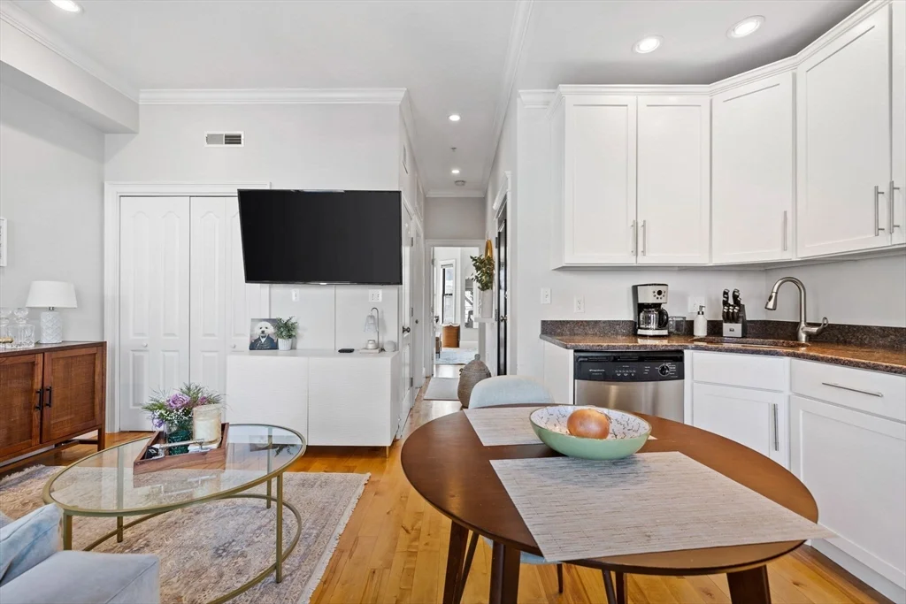 1 bed, 1 bath apartment for rent at 109 N St Unit 3, South Boston — photo 4 of 19