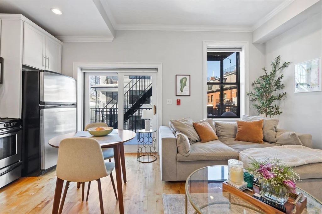 1 bed, 1 bath apartment for rent at 109 N St Unit 3, South Boston — photo 1 of 19