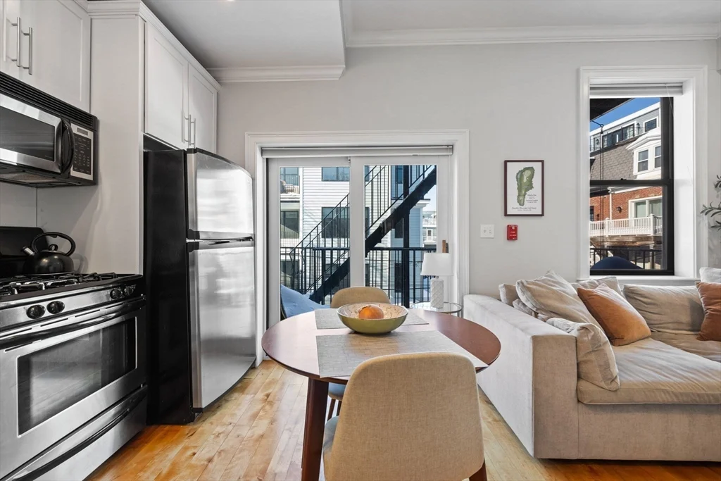 1 bed, 1 bath apartment for rent at 109 N St Unit 3, South Boston — photo 3 of 19