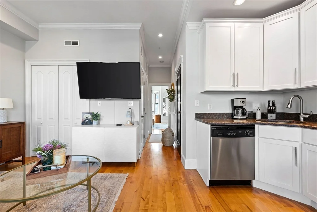 1 bed, 1 bath apartment for rent at 109 N St Unit 3, South Boston — photo 9 of 19