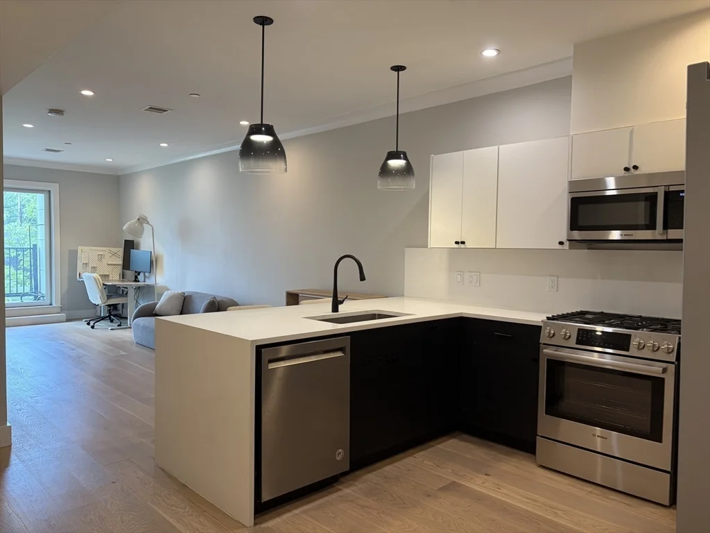 1 bed, 1 bath apartment for rent at 109 Prospect St Unit 102, Union Square — photo 3 of 21