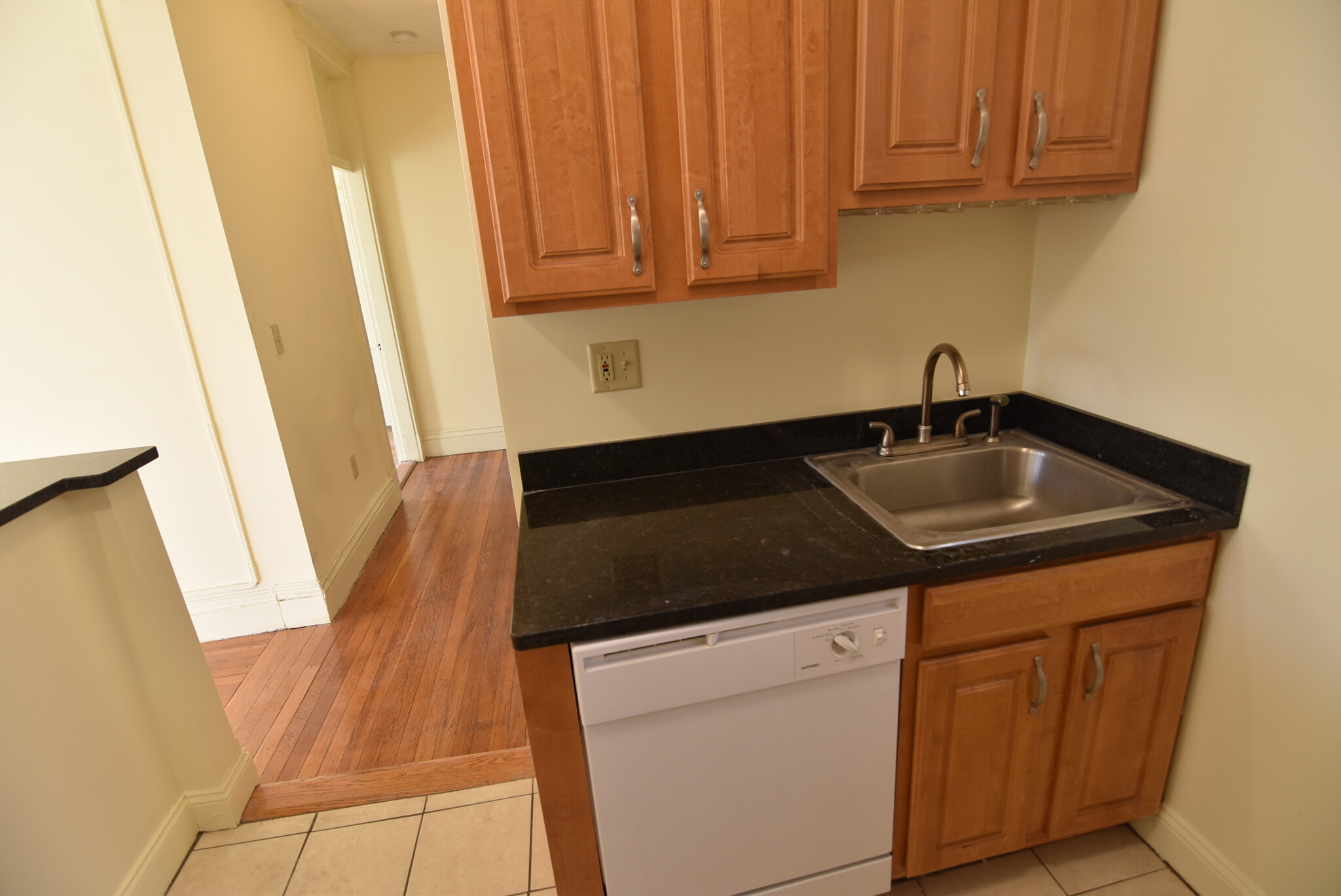 1 bed, 1 bath apartment for rent at 109 Queensberry St Unit 9, Fenway — photo 2 of 10