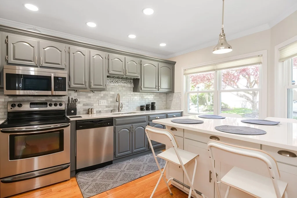 3 bed, 2 bath apartment for rent at 109 Salem St Unit 205, Revere — photo 1 of 33