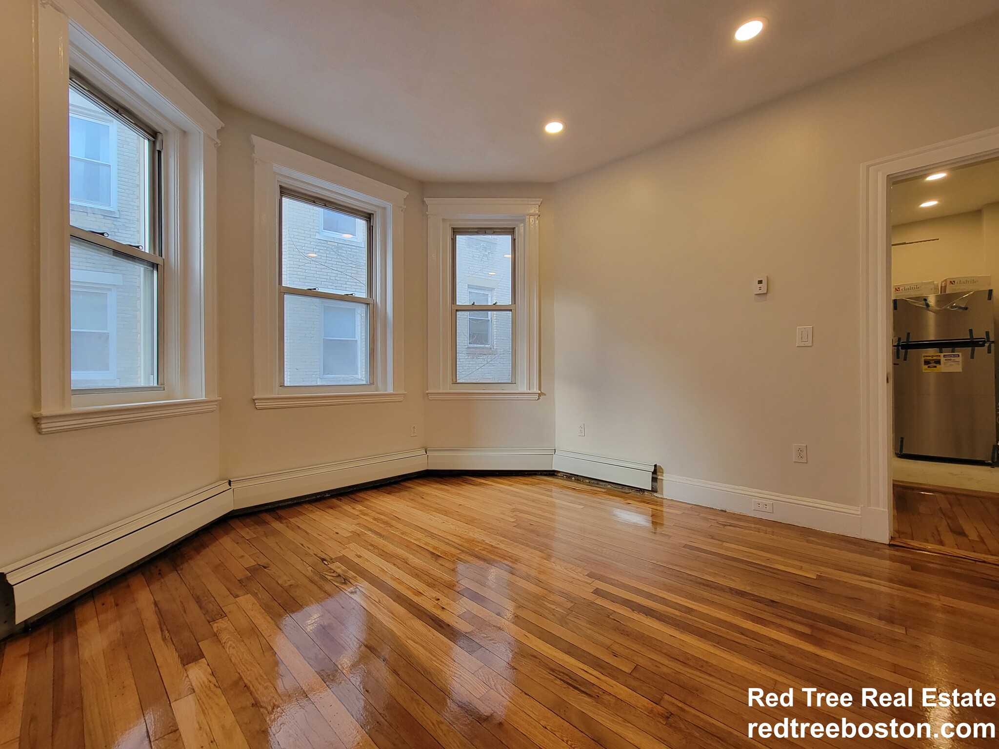 Studio bed, 1 bath apartment for rent at 109 Strathmore Rd Unit 11, Brighton — photo 2 of 16