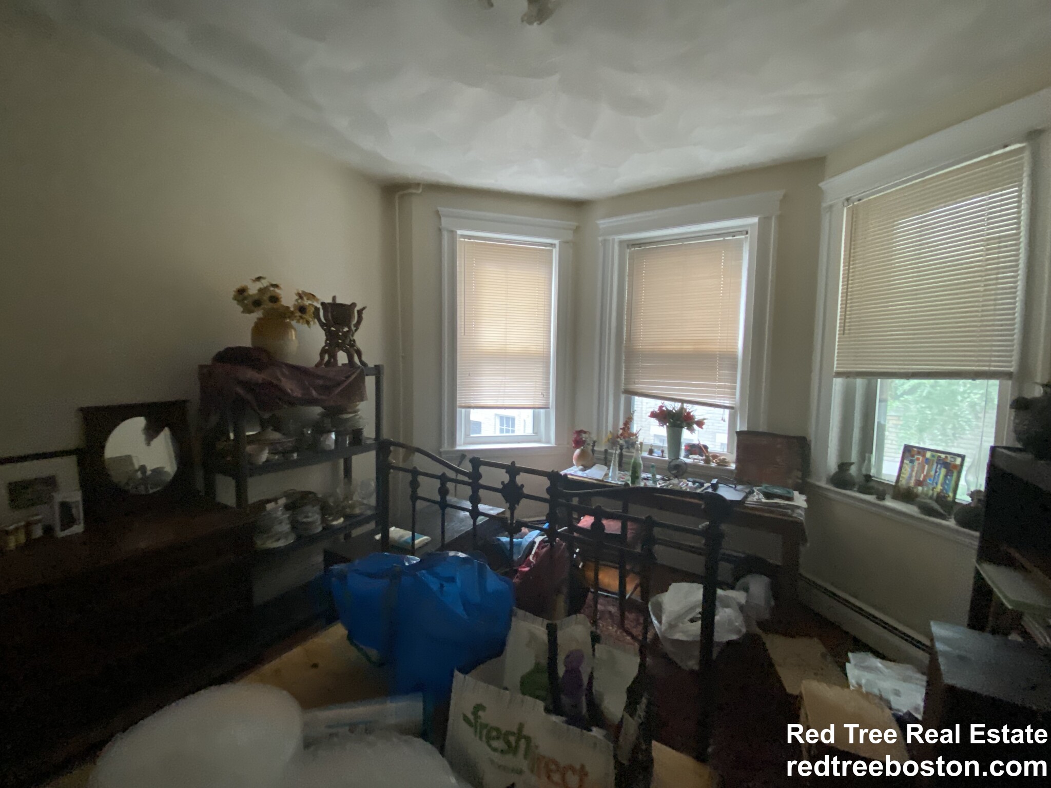 Studio bed, 1 bath apartment for rent at 109 Strathmore Rd Unit 11, Brighton — photo 10 of 16