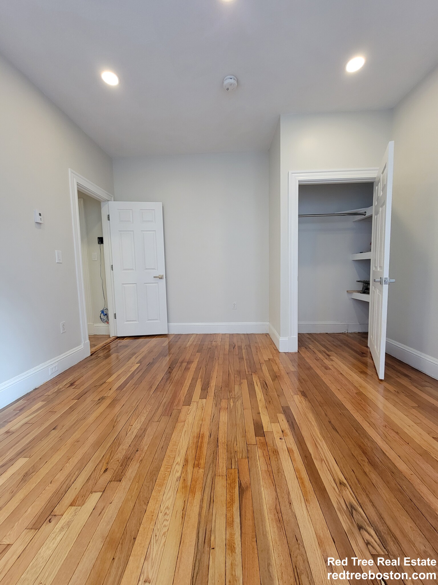 Studio bed, 1 bath apartment for rent at 109 Strathmore Rd Unit 11, Brighton — photo 3 of 16