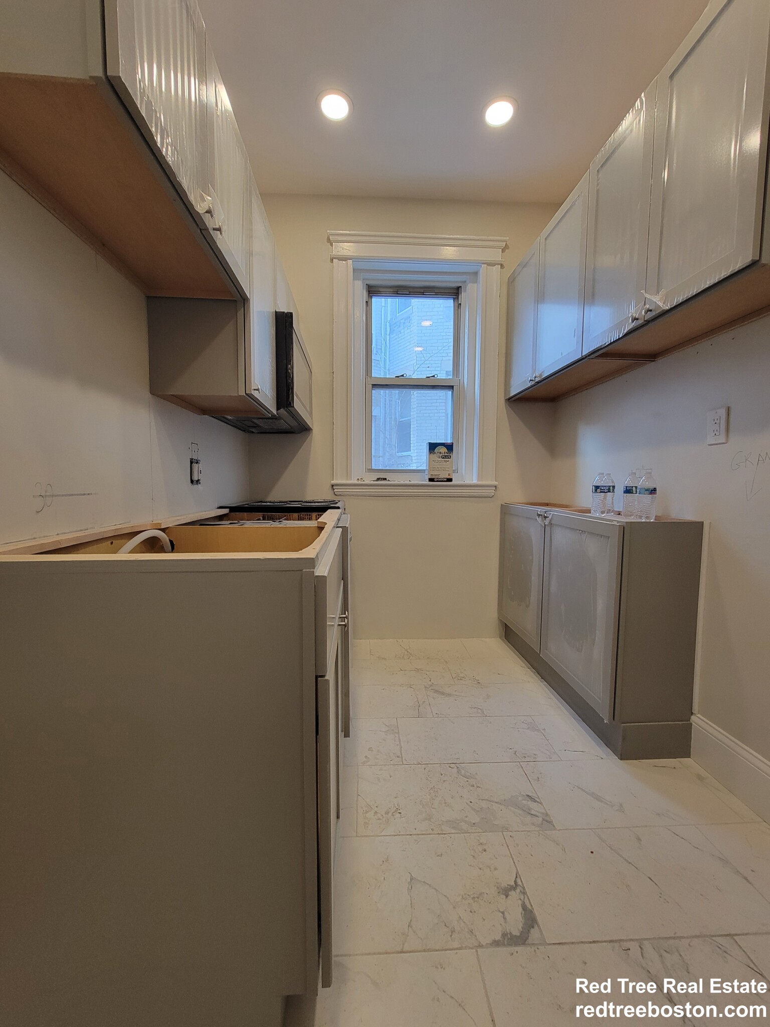 Studio bed, 1 bath apartment for rent at 109 Strathmore Rd Unit 11, Brighton — photo 6 of 16