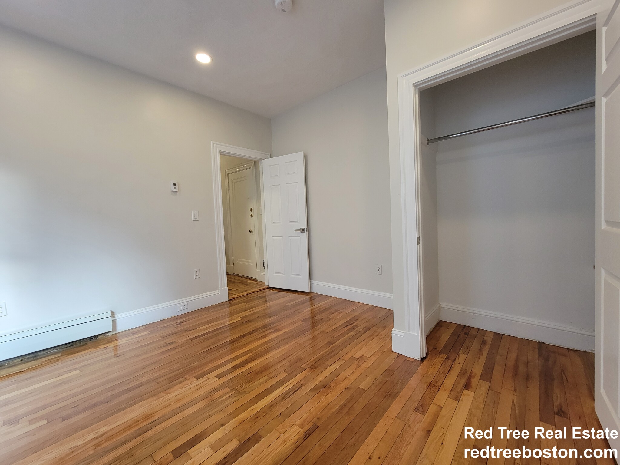 Studio bed, 1 bath apartment for rent at 109 Strathmore Rd Unit 11, Brighton — photo 4 of 16