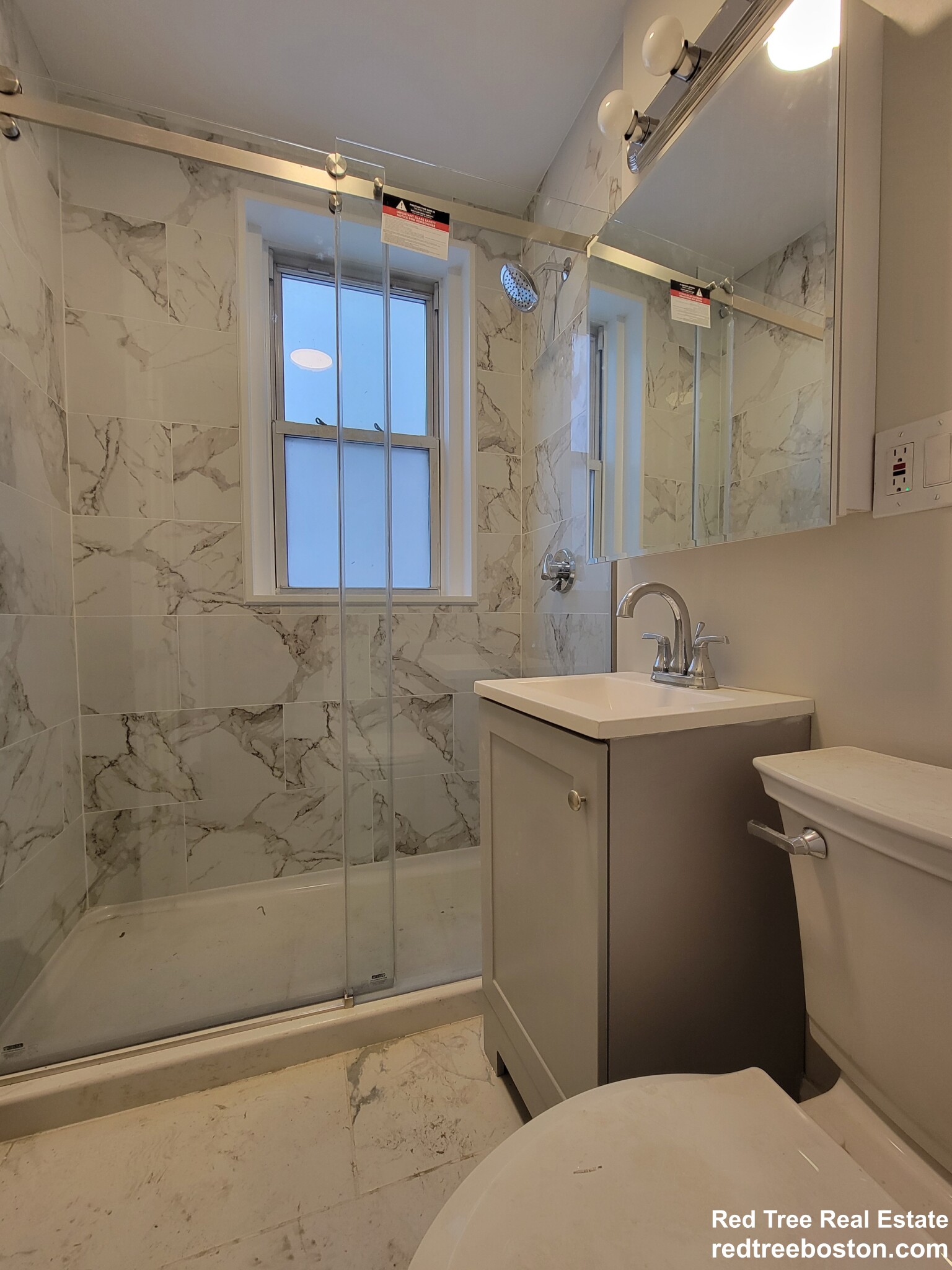 Studio bed, 1 bath apartment for rent at 109 Strathmore Rd Unit 11, Brighton — photo 5 of 16