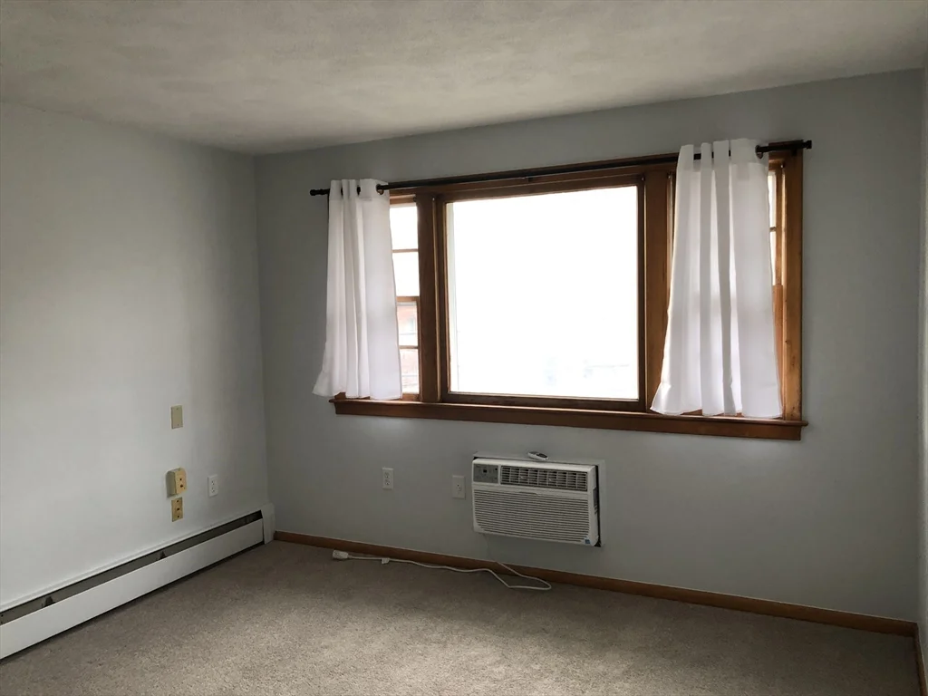 1 bed, 1 bath apartment for rent at 109 Trapelo Unit 3, Waltham — photo 2 of 17