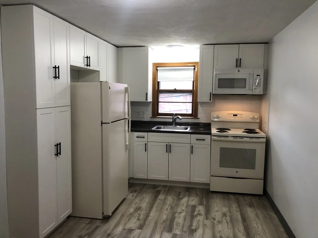 1 bed, 1 bath apartment for rent at 109 Trapelo Unit 3, Waltham
