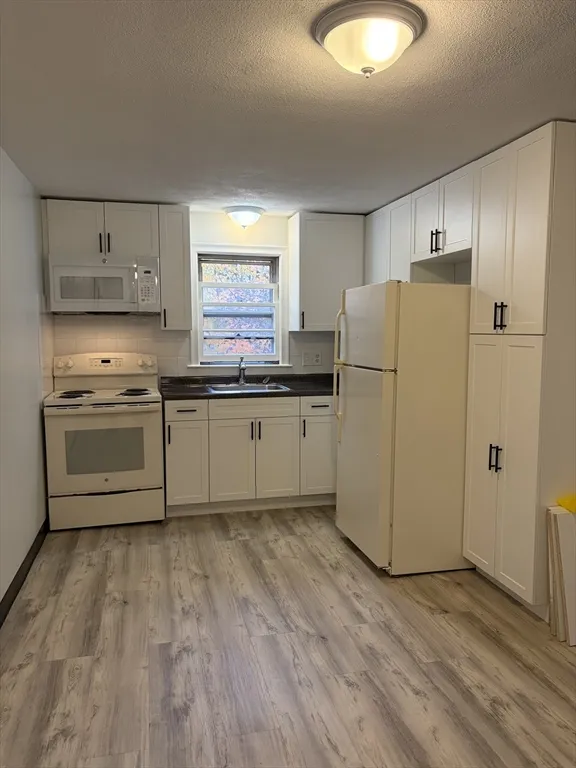 1 bed, 1 bath apartment for rent at 109 Trapelo Unit 4, Waltham
