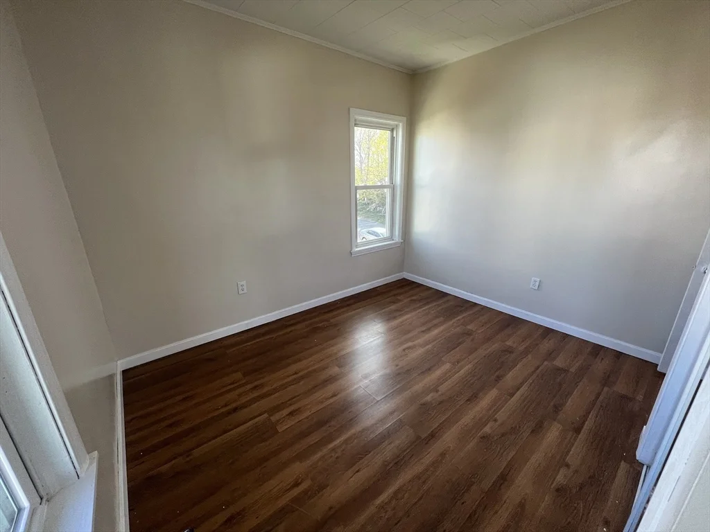 3 bed, 1 bath apartment for rent at 109 Walker St Unit 2, Fall River — photo 6 of 14