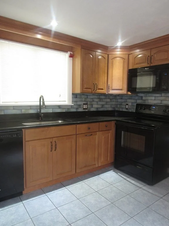 4 bed, 1 bath apartment for rent at 109 Walnut St, Malden — photo 4 of 15