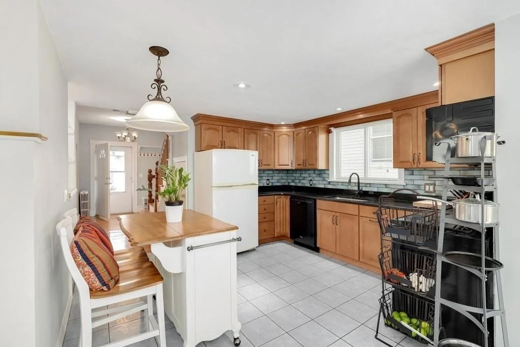 4 bed, 1 bath apartment for rent at 109 Walnut St Unit 109, Malden — photo 3 of 15