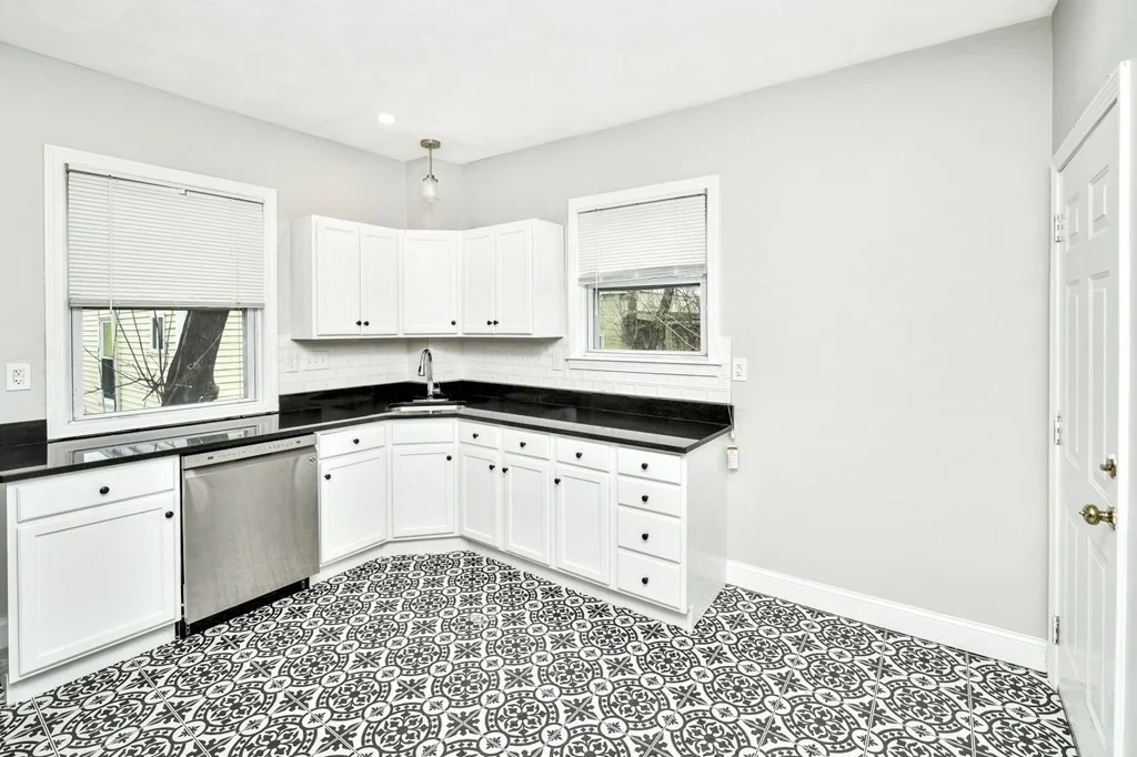 3 bed, 1 bath apartment for rent at 109 Walnut St Unit 3, Winter Hill — photo 4 of 22