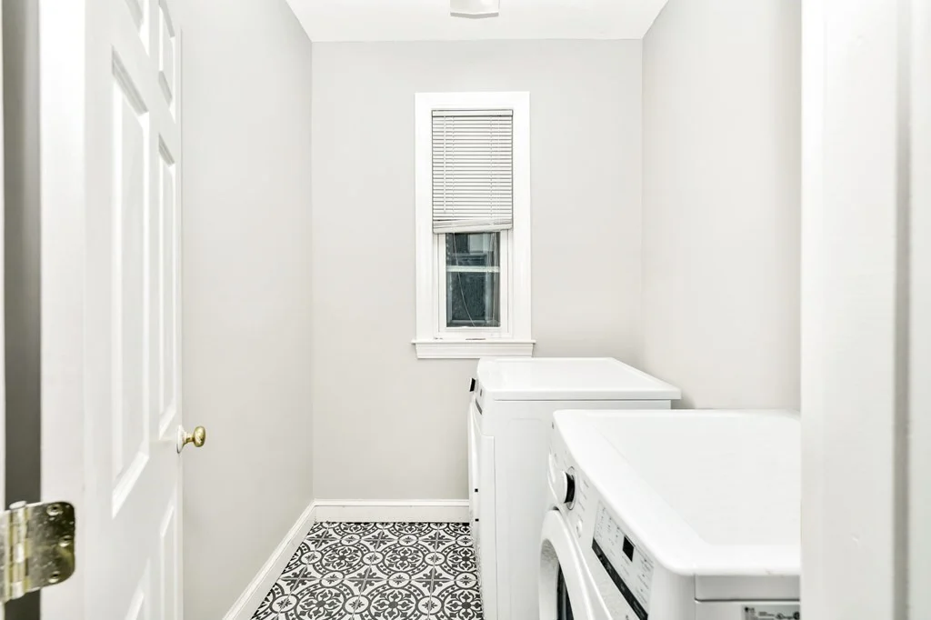 3 bed, 1 bath apartment for rent at 109 Walnut St Unit 3, Winter Hill — photo 5 of 22