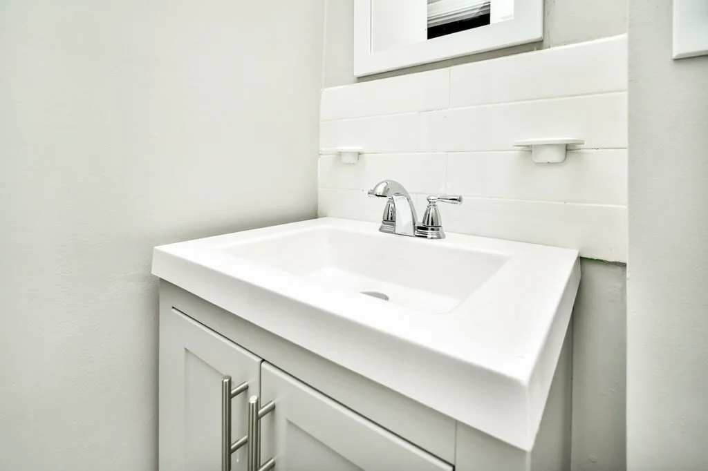 3 bed, 1 bath apartment for rent at 109 Walnut St Unit 3, Winter Hill — photo 19 of 22