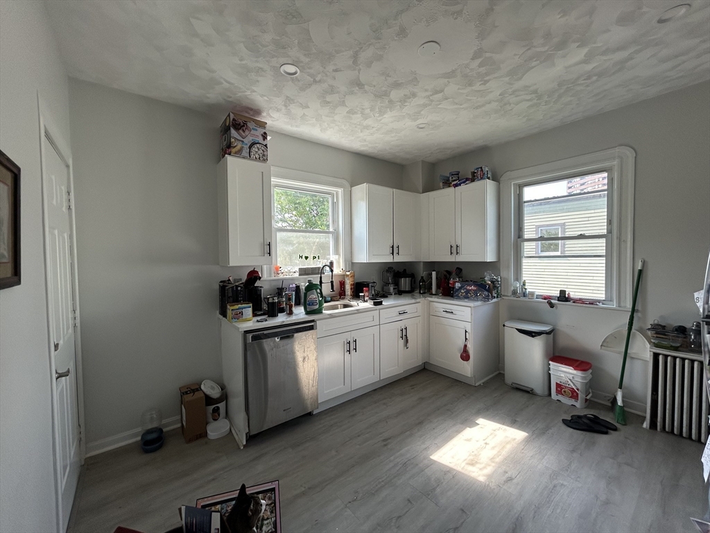3 bed, 1 bath apartment for rent at 109 Walnut Unit 6, Winter Hill — photo 2 of 16