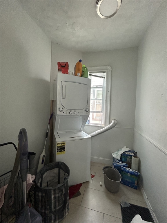 3 bed, 1 bath apartment for rent at 109 Walnut Unit 6, Winter Hill — photo 14 of 16