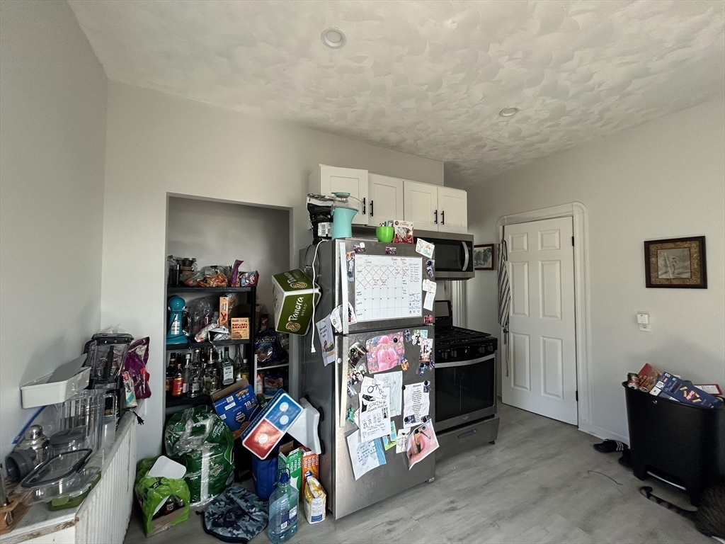 3 bed, 1 bath apartment for rent at 109 Walnut Unit 6, Winter Hill — photo 3 of 16