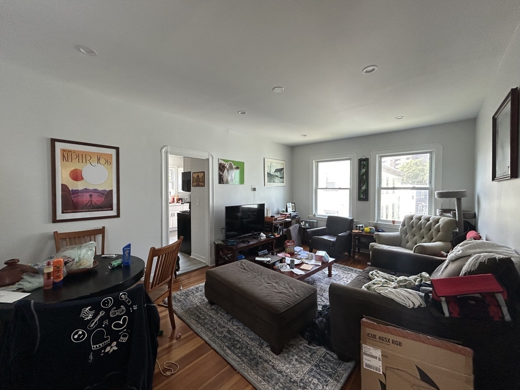 3 bed, 1 bath apartment for rent at 109 Walnut Unit 6, Winter Hill — photo 4 of 16