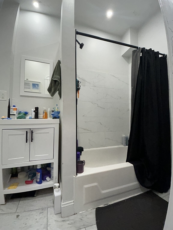 3 bed, 1 bath apartment for rent at 109 Walnut Unit 6, Winter Hill — photo 13 of 16