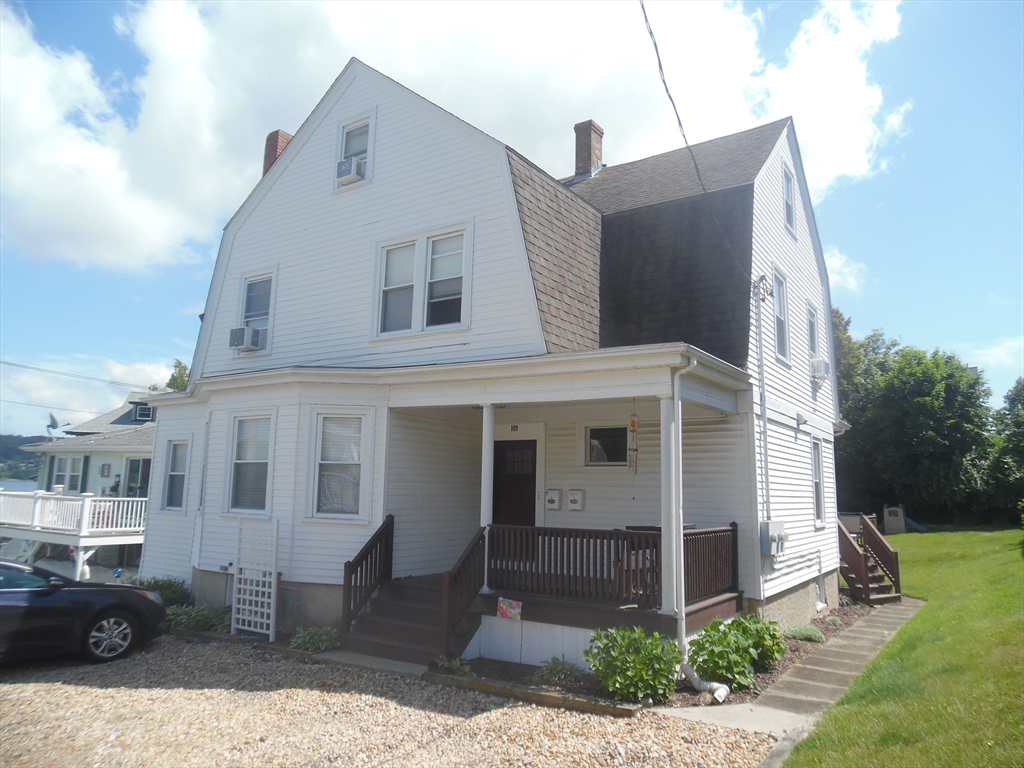 3 bed, 1 bath apartment for rent at 109 Warren St Unit 2, Somerset