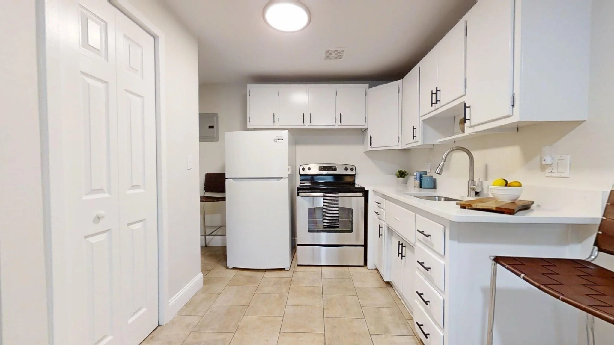 2 bed, 1 bath apartment for rent at 109 Warren St Unit 3C, Watertown — photo 4 of 8