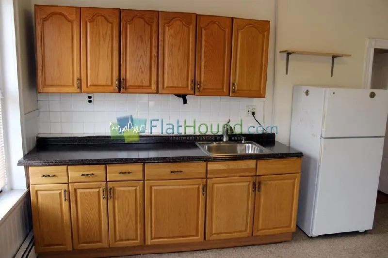 3 bed, 1 bath apartment for rent at 109 Windsor St Unit 4, The Port — photo 1 of 12