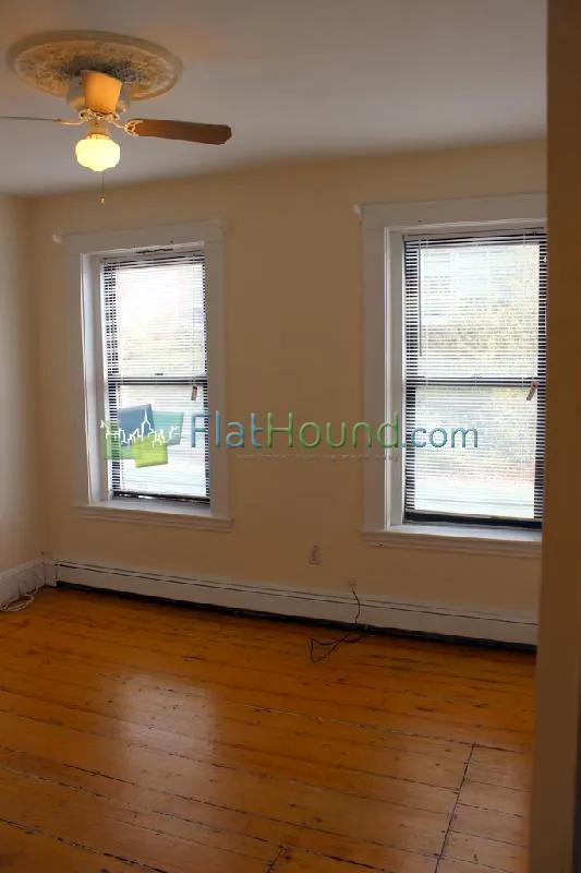 3 bed, 1 bath apartment for rent at 109 Windsor St Unit 4, The Port — photo 4 of 12