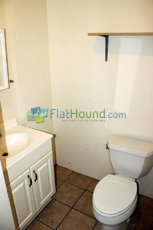 3 bed, 1 bath apartment for rent at 109 Windsor St Unit 4, The Port — photo 8 of 12